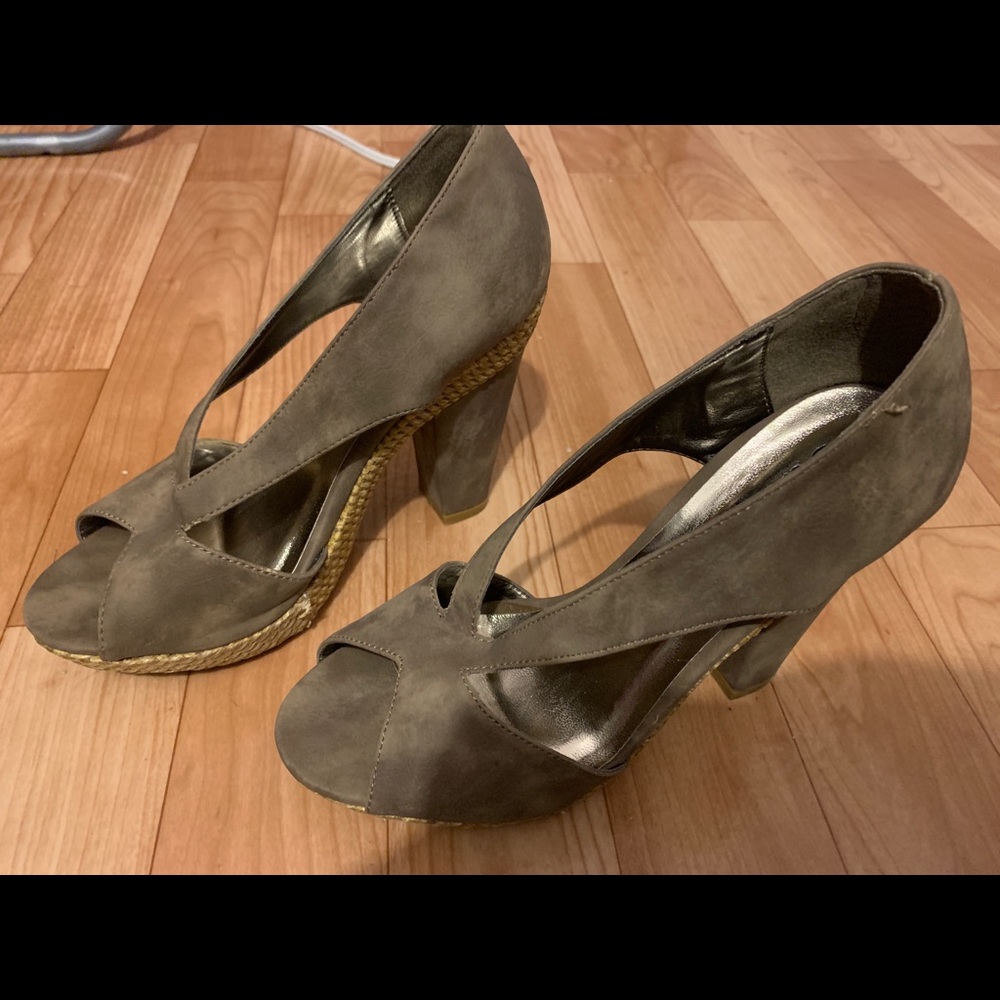 Bucco Beige Suede Block Open Toe Heel